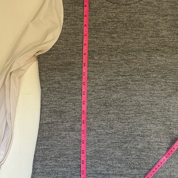 Slate & Willow Gray and White Women's sweater top size medium - Picture 8 of 8